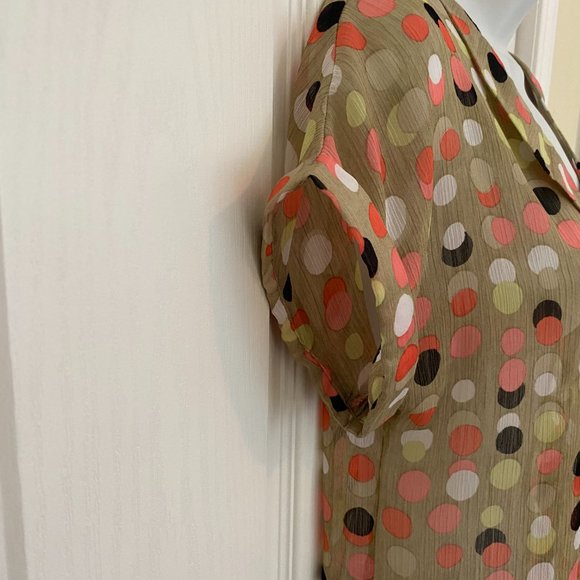 Sheer loose-fitting crop blouse with pearl buttons and waist tie - Picture 5 of 16